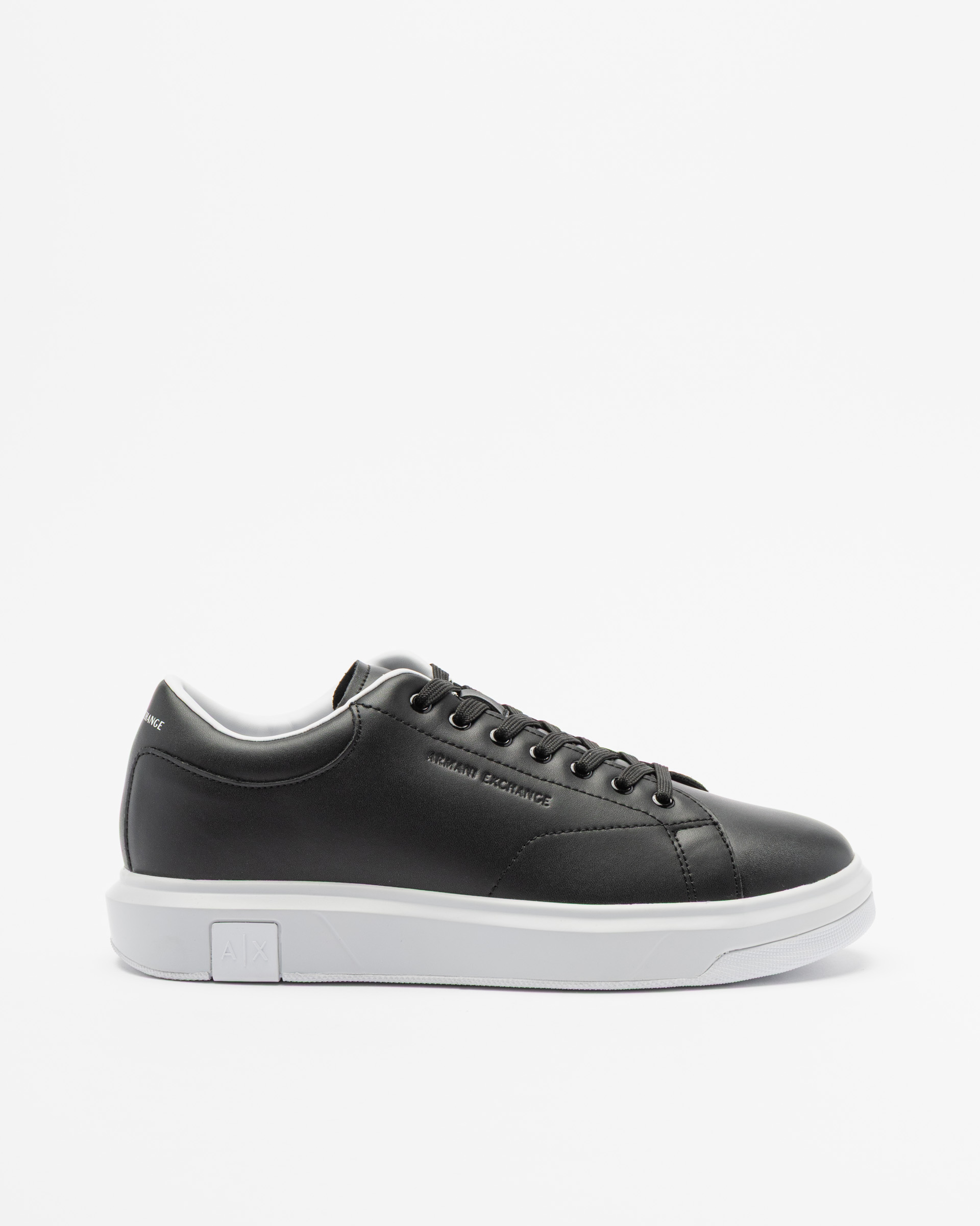 Sapatilhas brancas Armani Exchange XUX123 XV534 Preto