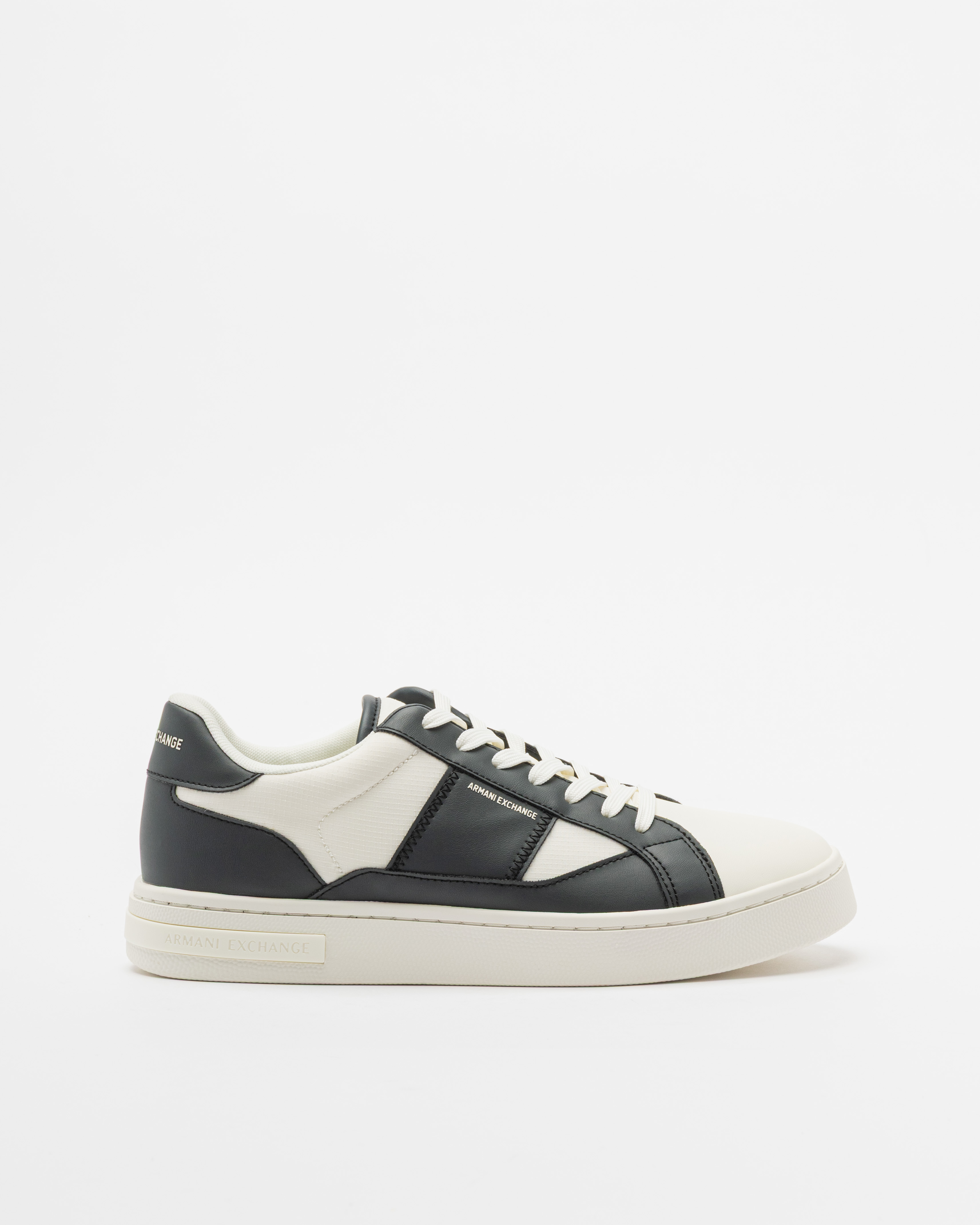 Sapatilhas brancas Armani Exchange XUX241 Branco