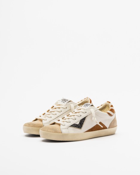 4B12 White sneakers