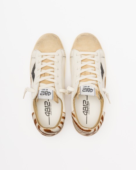 4B12 White sneakers