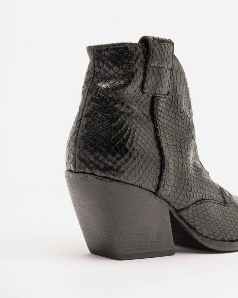 Elena Iachi Texan boots