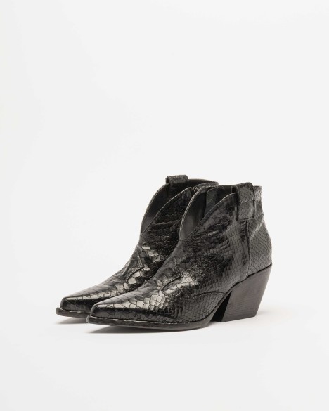Elena Iachi Texan boots
